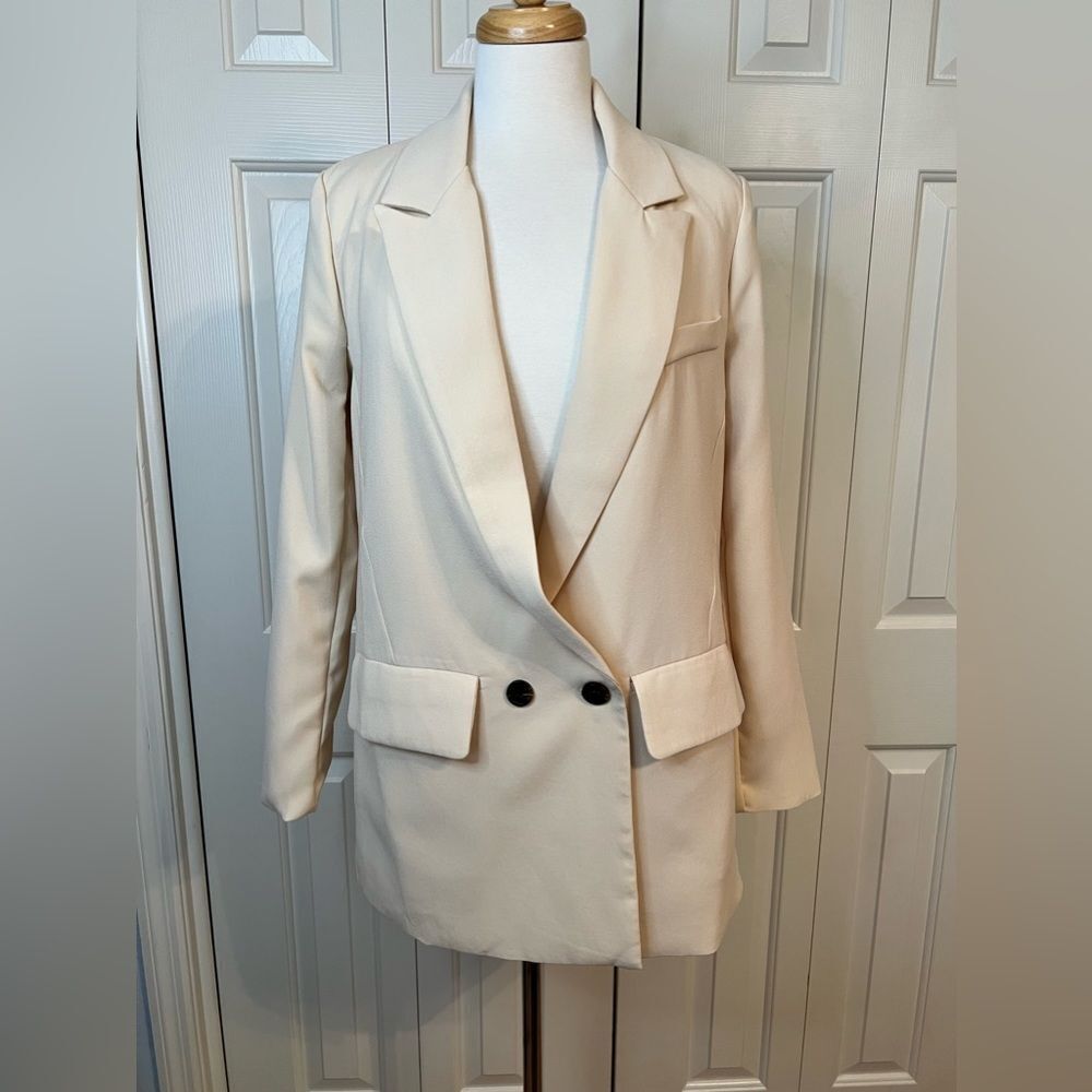 SHEIN cream blazer excellent condition size small, slightly oversized - Picture 3 of 6